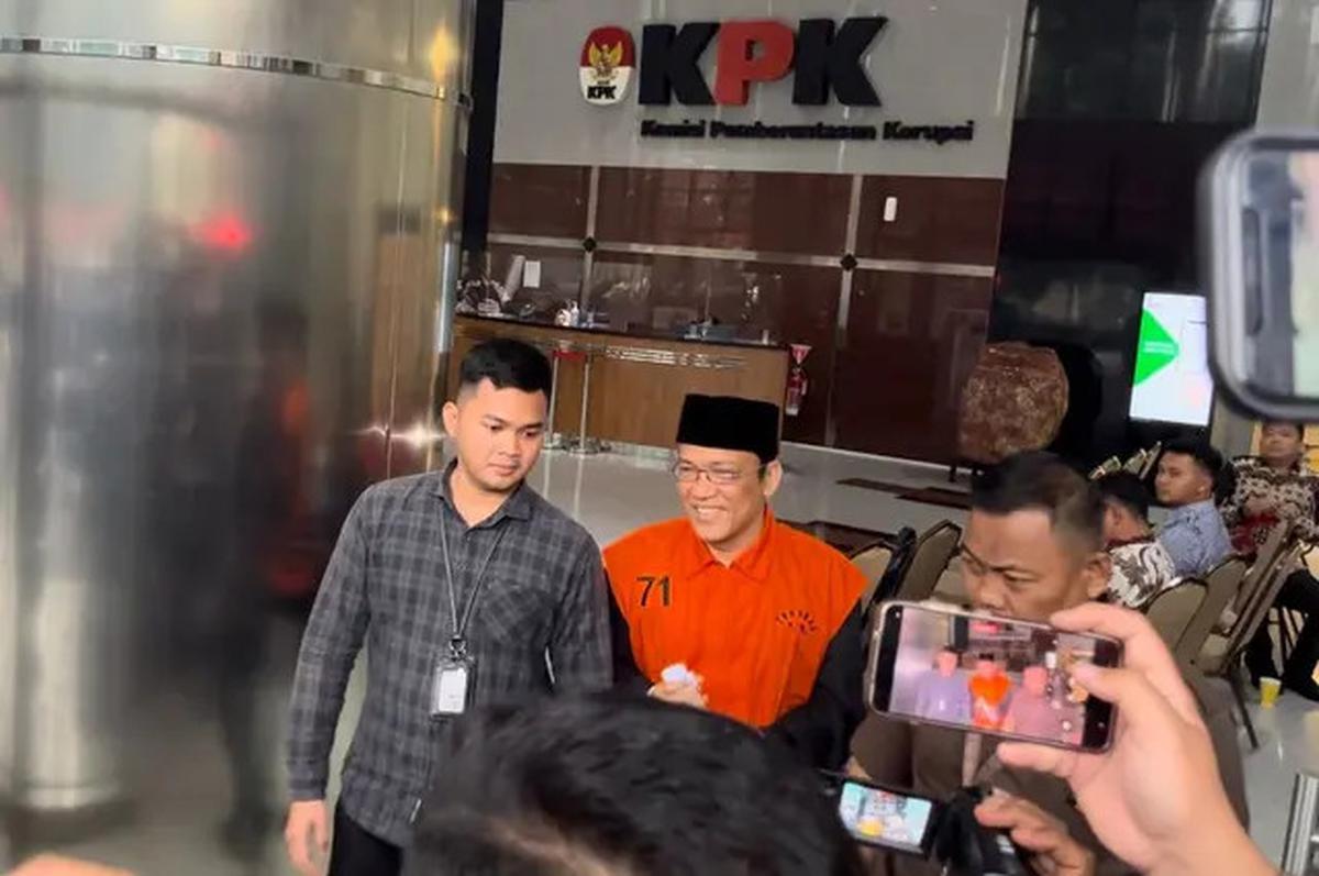 Gaya Baru Eks Wamenaker Noel, Pakai Peci Usai Dua Pekan jadi Tersangka: Biar Keren