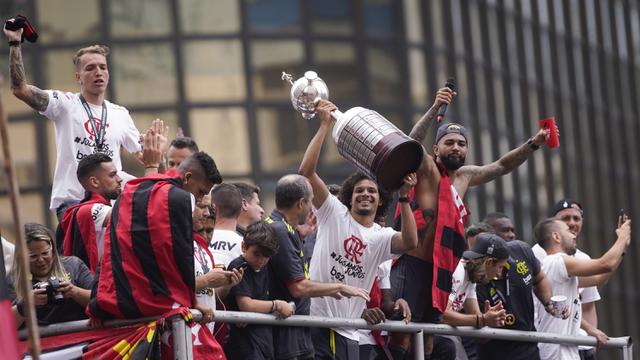 Rayakan Gelar Juara, Suporter Flamengo Banjiri Rio de Janeiro