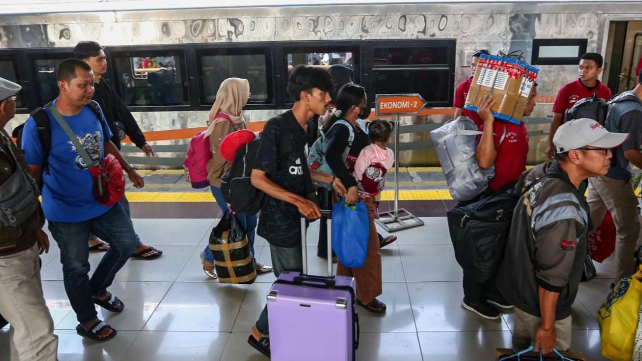 PT KAI Daop 1 Jakarta juga memprediksi puncak arus balik Lebaran 2024 akan dimulai pada tanggal 13 sampai 15 April 2024. Foto: Liputan6.com / Angga Yuniar