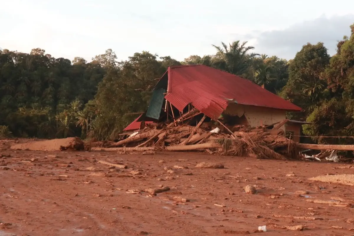 Banjir bandang yang melanda Kecamatan Palembayan, Kabupaten Agam, Sumatera Barat (Sumbar).