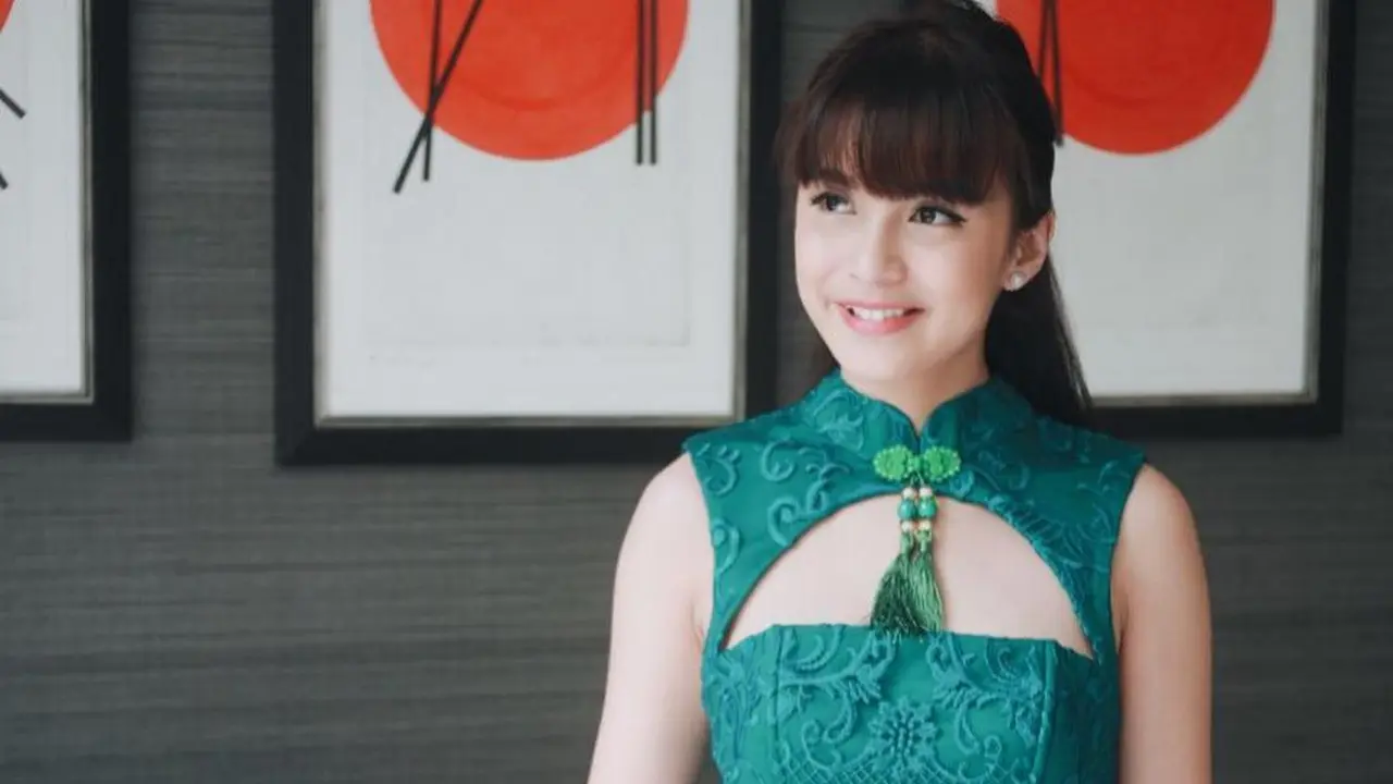 [Bintang] Koleksi Dress Seleb untuk Imlek