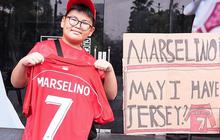 Senyum Bahagia Bocah Fans Marselino, Dapat Jersey Impian Usai Viral Kaos dari Sang Idola Dibawa Kabur Penonton di GBK