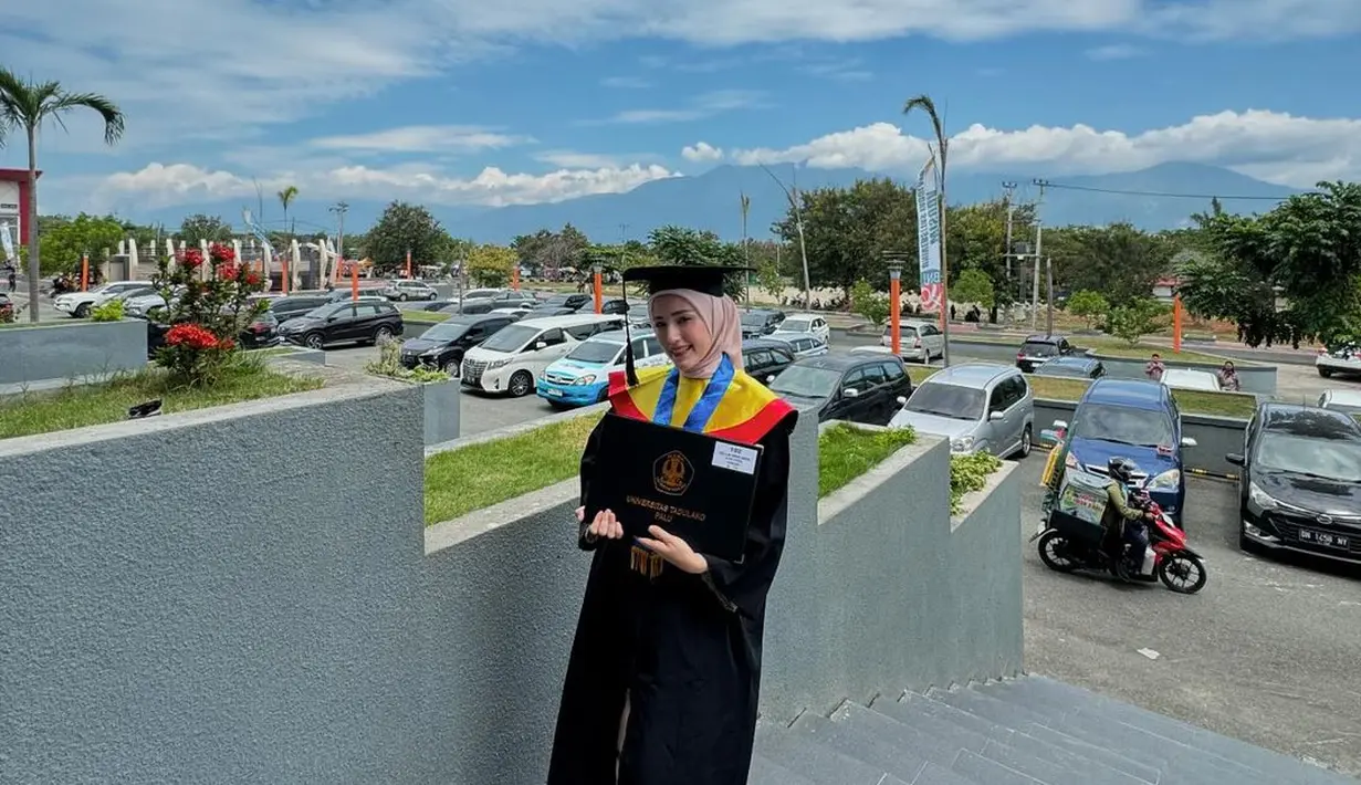 Pasha Ungu dan Adelia Pasha wisuda bareng. [Foto: Instagram/pashaungu_vm]