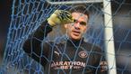 Kiper Manchester City, Ederson hingga pekan ke-36 alias dua laga menjelang berakhirnya Premier League 2020/2021 menduduki posisi teratas dalam raihan clean sheet untuk mendapatkan gelar Golden Gloves. Siapa saja para kompetitornya? (AFP/Paul Ellis/Pool)