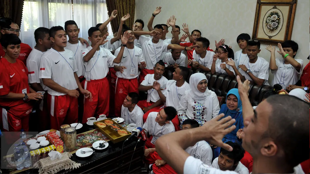 20150717-Mensos Rayakan Lebaran dengan Penyandang Disabilitas-Khofifah IP