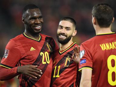 Belgia menyegel satu tempat ke Putaran Final Piala Dunia 2022 usai mengalahkan Estonia 3-1 dalam laga lanjutan Kualifikasi Grup E Zona Eropa, Sabtu (13/11/2021). Absennya Romelu Lukaku akibat masalah kebugaran dapat ditutupi oleh aksi ciamik Christian Benteke. (AFP/John Thys)