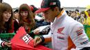 Pebalap Honda, Marc Marquez meraih posisi ketiga pada kualifikasi MotoGP Japang di Twin Ring Motegi, (14/10/2017). Marquez mencatat waktu 1'53.903. (AFP/Toshifumi Kitamura)