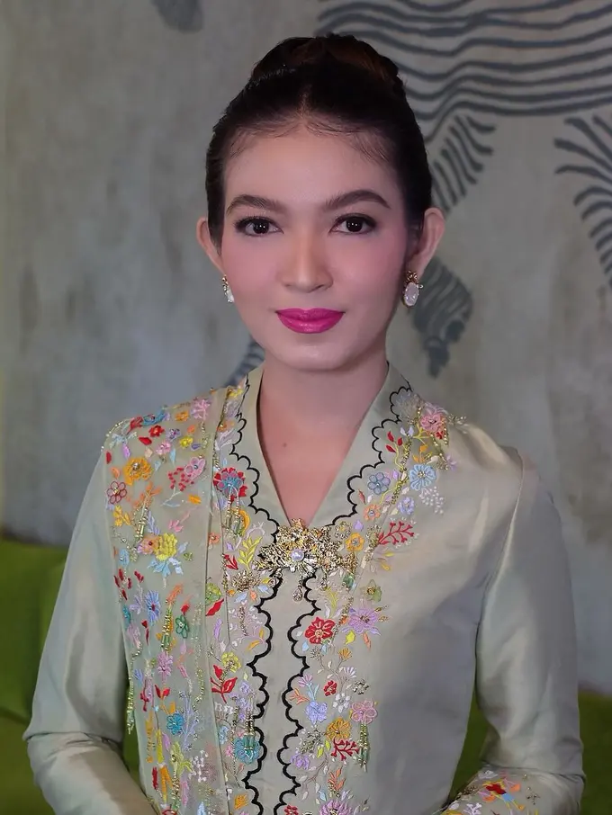 6 Pesona Elegan Selvi Ananda Dibalut Kebaya dan Batik saat Hadiri HUT ke-44 Dekranas di Solo