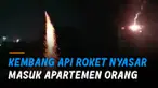 Para pemuda itu tertawa, seolah tak percaya kembang api bisa tepat masuk ke apartemen.
