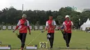 Bagas Aviyanto, Subekti Okka, dan Agata Riau Ega saat turun pada semifinal nomor Recurve Tim Putra Test Event Asian Games 2018 di Venue Panahan, Jakarta, Selasa (13/2/2017). Indonesia menang atas Malaysia 5-4. (Bola.com/Nick Hanoatubun)