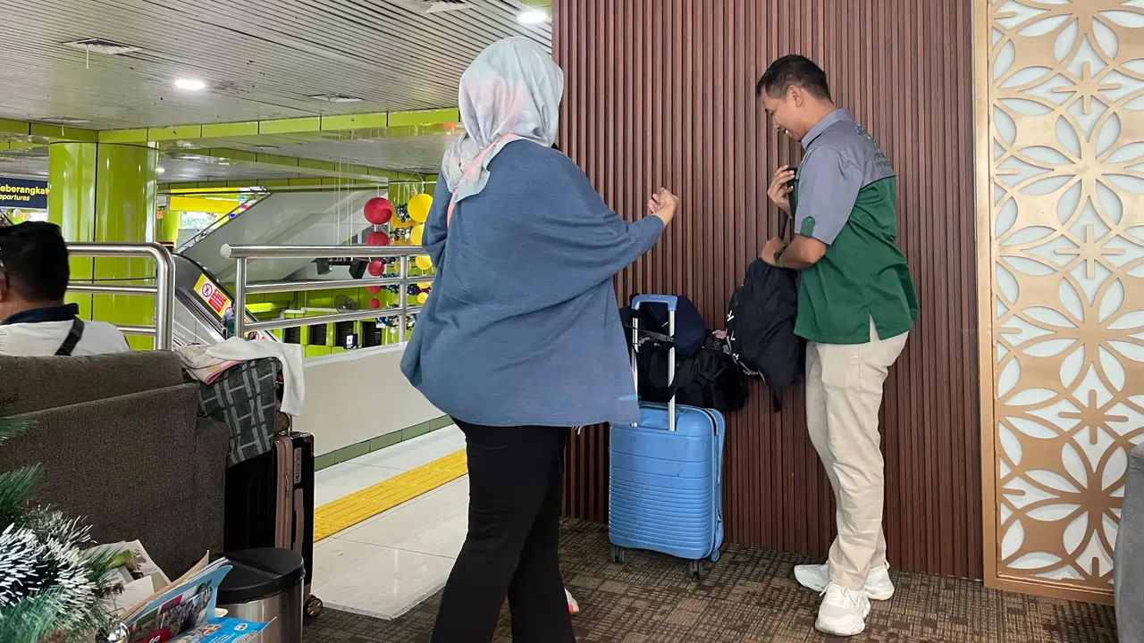 Pesan Jasa Porter Kereta Online Kini Bisa di KAI Access, Layanan Tersedia di 14 Stasiun