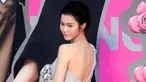Aktris Hong Kong Larine Tang Yue-ping berpose di karpet merah Hong Kong Film Awards di Hong Kong, (15/4). Hong Kong Film Awards digelar untuk yang ke 37 kalinya. (AP Photo/Vincent Yu)