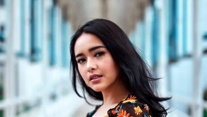 [Bintang] Nggak Bosenin, Warna-warni Outfit Amanda Manopo Ini Bikin Gemes