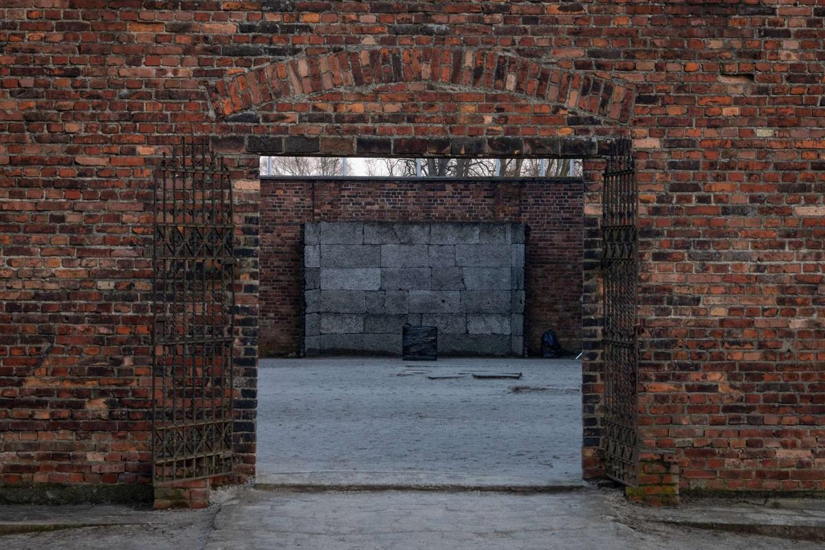 Tembok Kematian Saksi Bisu Kekejaman Nazi Eksekusi Korban Holocaust di Kamp Konsentrasi Auschwitz Polandia