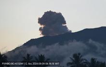 Gunung Ibu Erupsi Tiga Kali, Warga Diimbau Tak Beraktivitas dalam Radius 4 Km dari Kawah