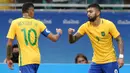 1. Gabriel Barbosa, Football Espana mengabarkan jika bintang muda Brasil ini tertarik untuk bisa kembali bermain bersama Neymar. Ketertarikan ini membuat peluang Bracelona untuk mendatangkan pria 19 tahun ini terbuka lebar. (Reuters/Fernando Donasci)