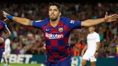 Penyerang Barcelona, Luis Suarez, berselebrasi setelah mencetak gol pembuka ke gawang Sevilla dalam pertandingan pekan kedelapan kompetisi La Liga Spanyol 2019-2020 di Camp Nou, Minggu (6/10/2019). Barcelona berhasil menang telak atas Sevilla dengan skor 4-0. (AP Photo/Joan Monfort)