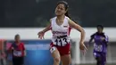 Pelari Indonesia, Nurhaida Insan, menjadi yang tercepat pada Invitational Tournament Asian Para Games cabang atletik nomor 200 meter T 36/37/38 di Stadion Madya, Jakarta, Sabtu (30/6/2018). (Bola.com/Vitalis Yogi Trisna)