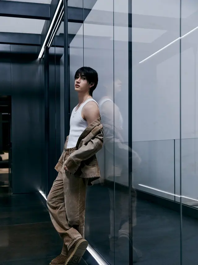 Gaya Bang Chan Stray Kids Tampil Maskulin Pakai Koleksi Fendi Pre-SS26 di Single Terbaru ‘Roman Empire’