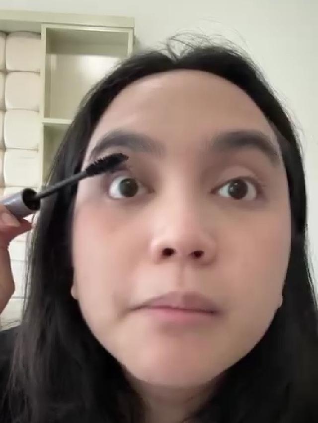 Tips Makeup Antimenor dengan Blush On Rp60 Ribuan Ala Rachel Amanda (credit: instagram/auroramanda95