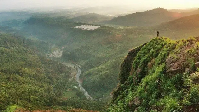 Gunung Batu Jonggol di Bogor