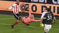 David McGoldrick mencetak gol ke gawang Manchester United pada pertandingan Liga Inggris di stadion Bramall Lane di Sheffield, Inggris, Kamis, Des 17, 2020. (Laurence Griffiths / Pool via AP)
