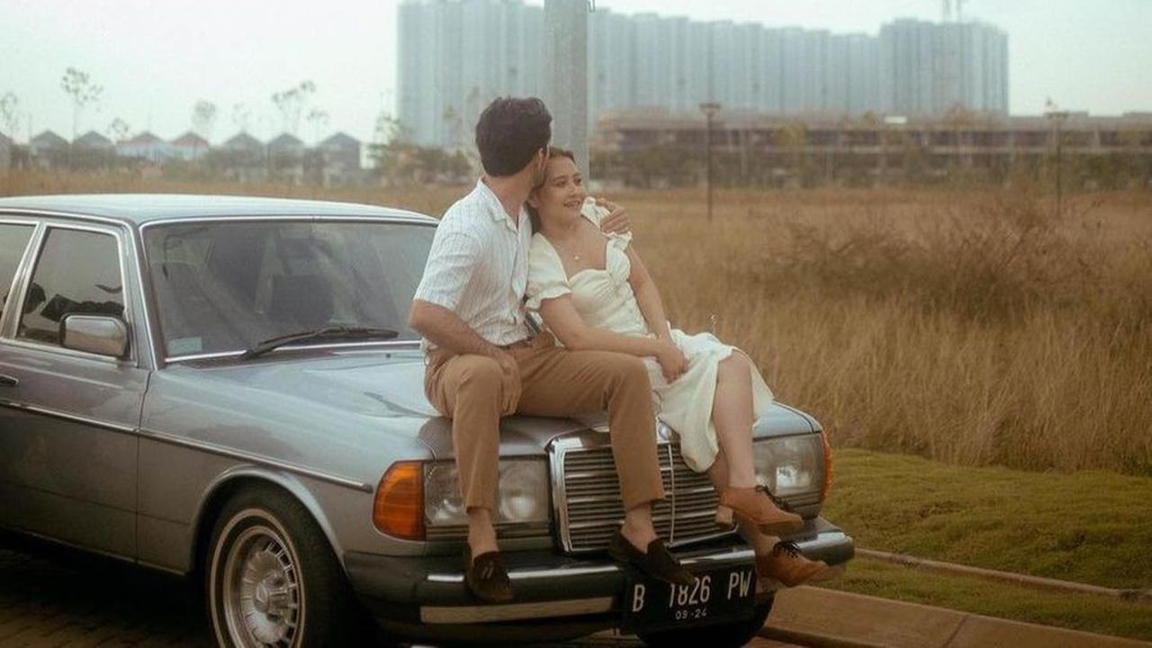 Netizen Penasaran Dengan Hubungan Prilly dan Reza Rahardian