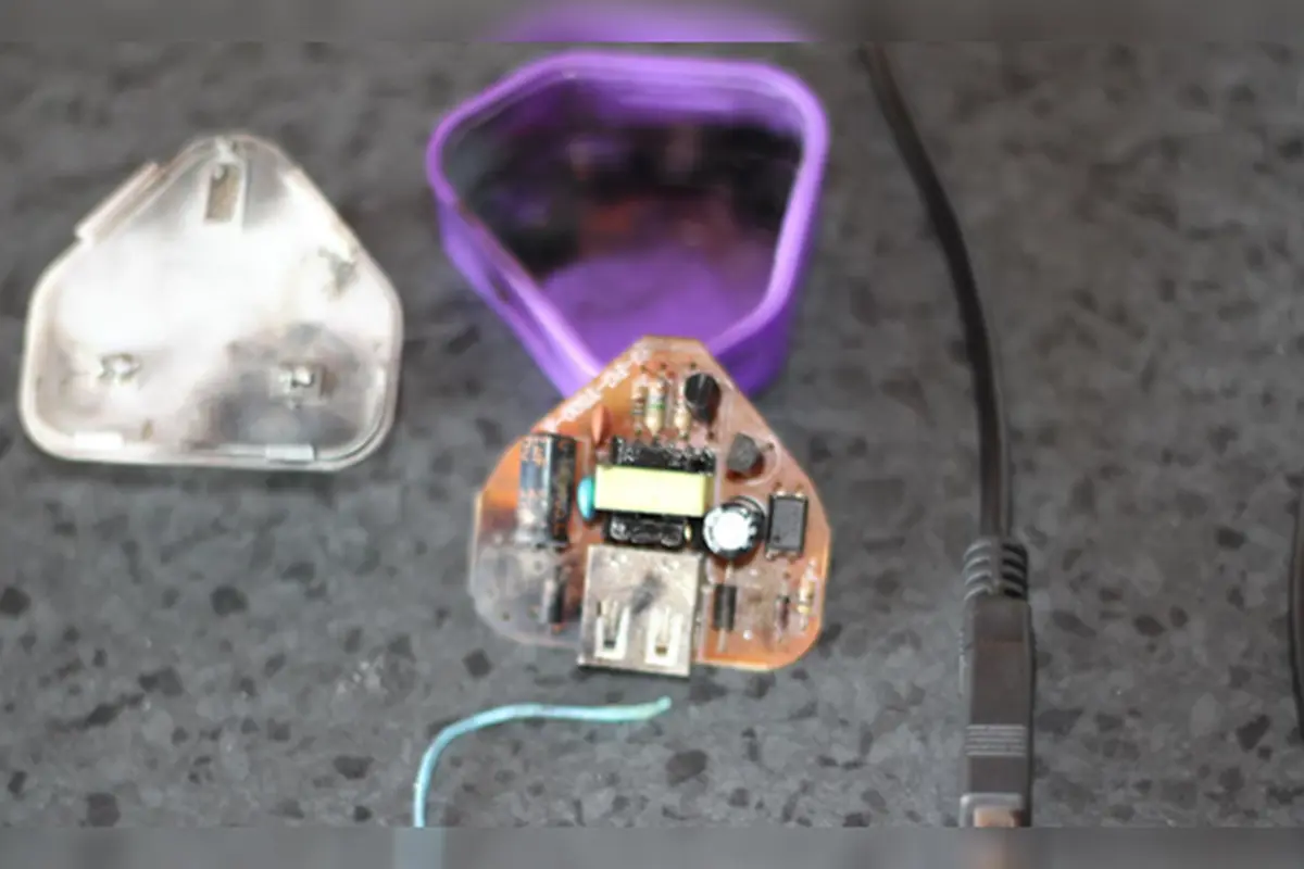 Kasus charger abal-abal