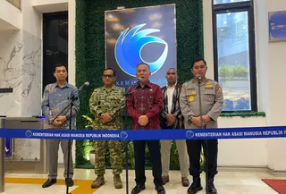 Kepala Badan Pembinaan Hukum (Kababinkum) TNI Laksda TNI Farid Ma'ruf memastikan pihaknya berkomitmen menjaga hak-hak dasar seluruh warga Papua sekaligus mendorong peningkatan kesejahteraan masyarakat di wilayah tersebut. (Liputan6.com/Devira Prastiwi)