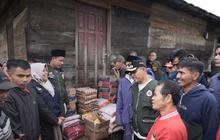 Bupati Solok Salurkan Bantuan Banjir dan Longsor, Pastikan Kebutuhan Warga Terdampak Terpenuhi