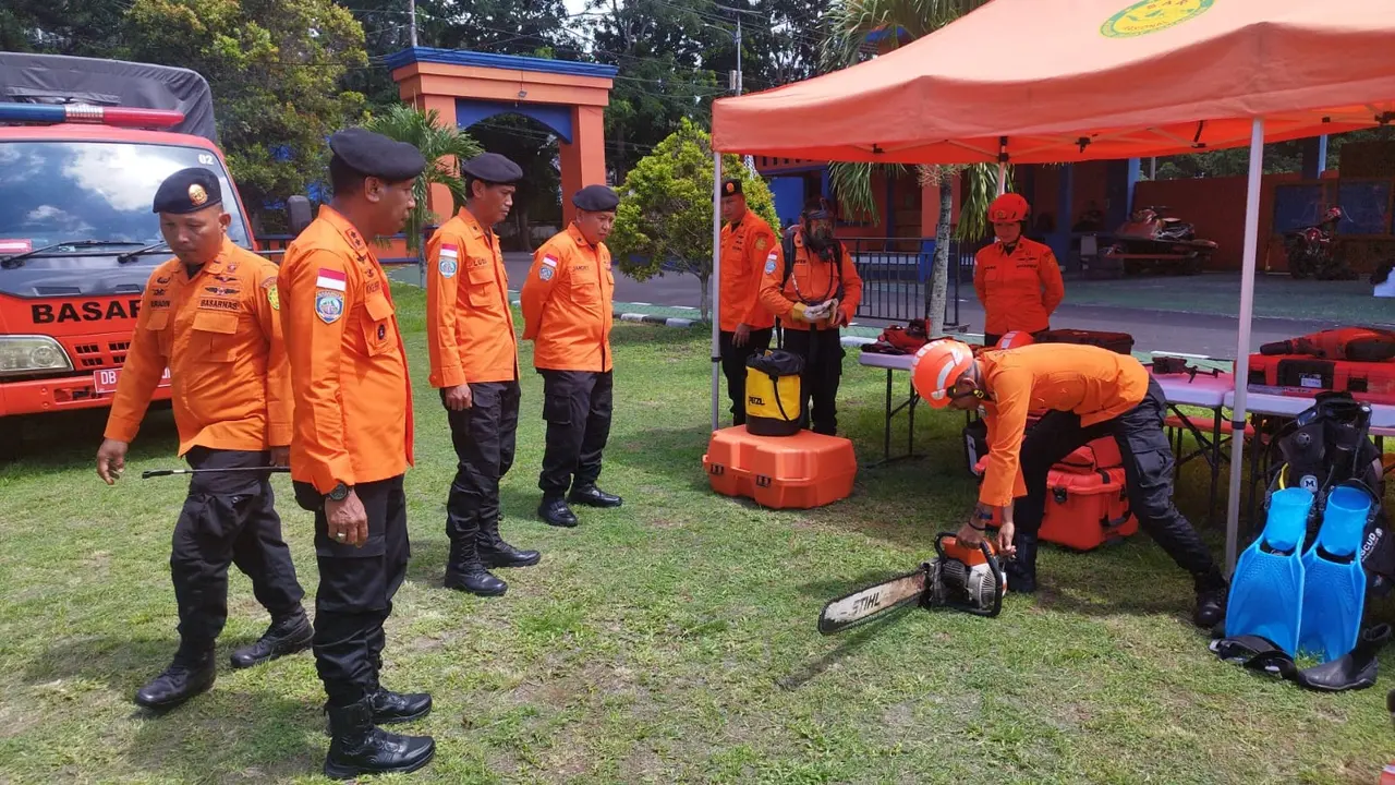 Apel siapa personel Basarnas Manado mengamankan perayaan Natal dan Tahun Baru.