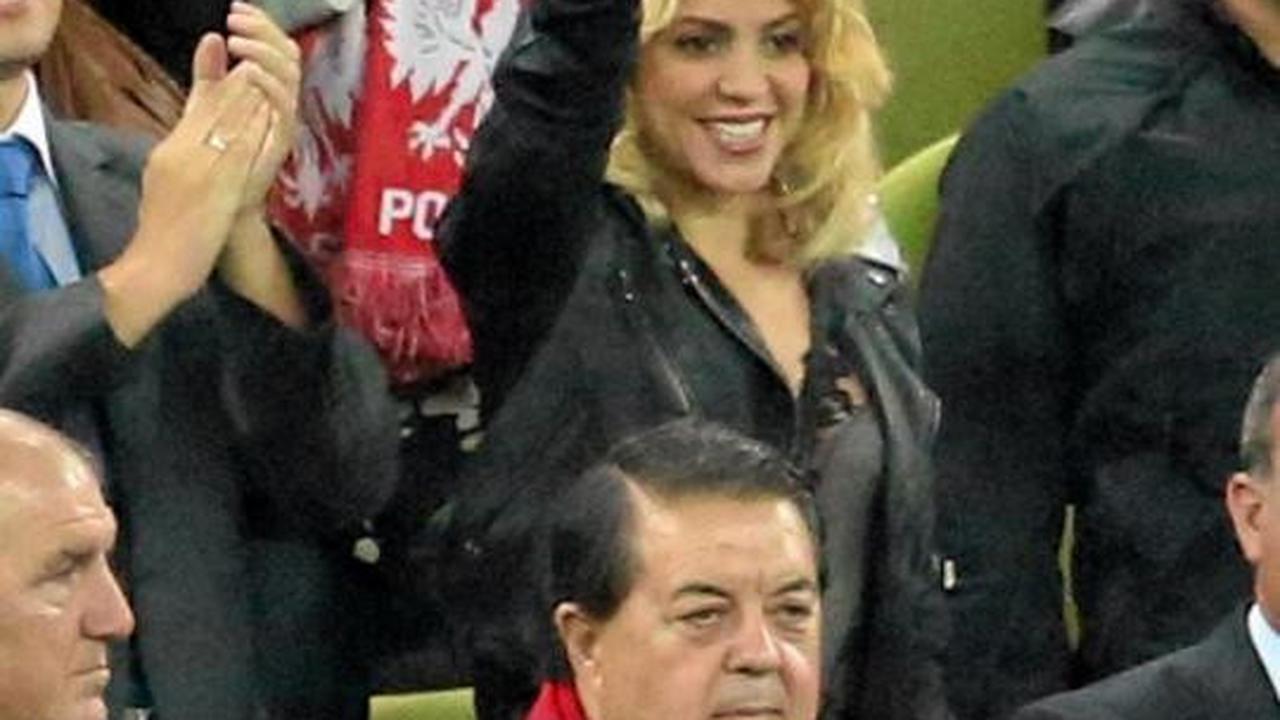 Shakira di tribun Piala Eropa 