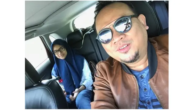 Potret Cak Lontong saat bersama dengan putri kesayangannya, Marisa Zahra.