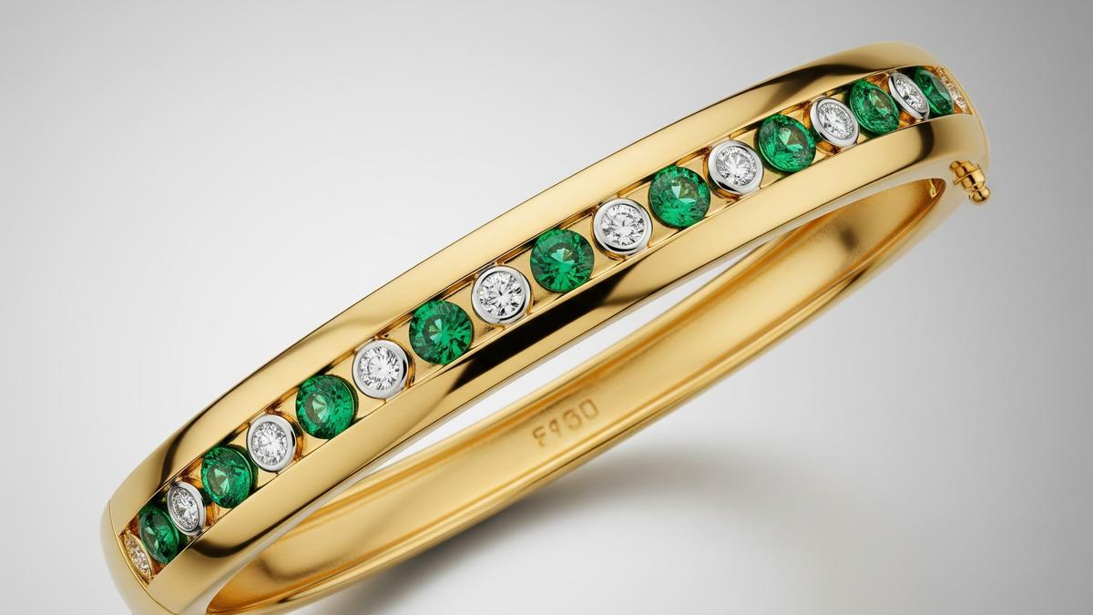 8 Rekomendasi Gelang Emas Bangle Polos Kombinasi Batu Permata Tampak Mewah