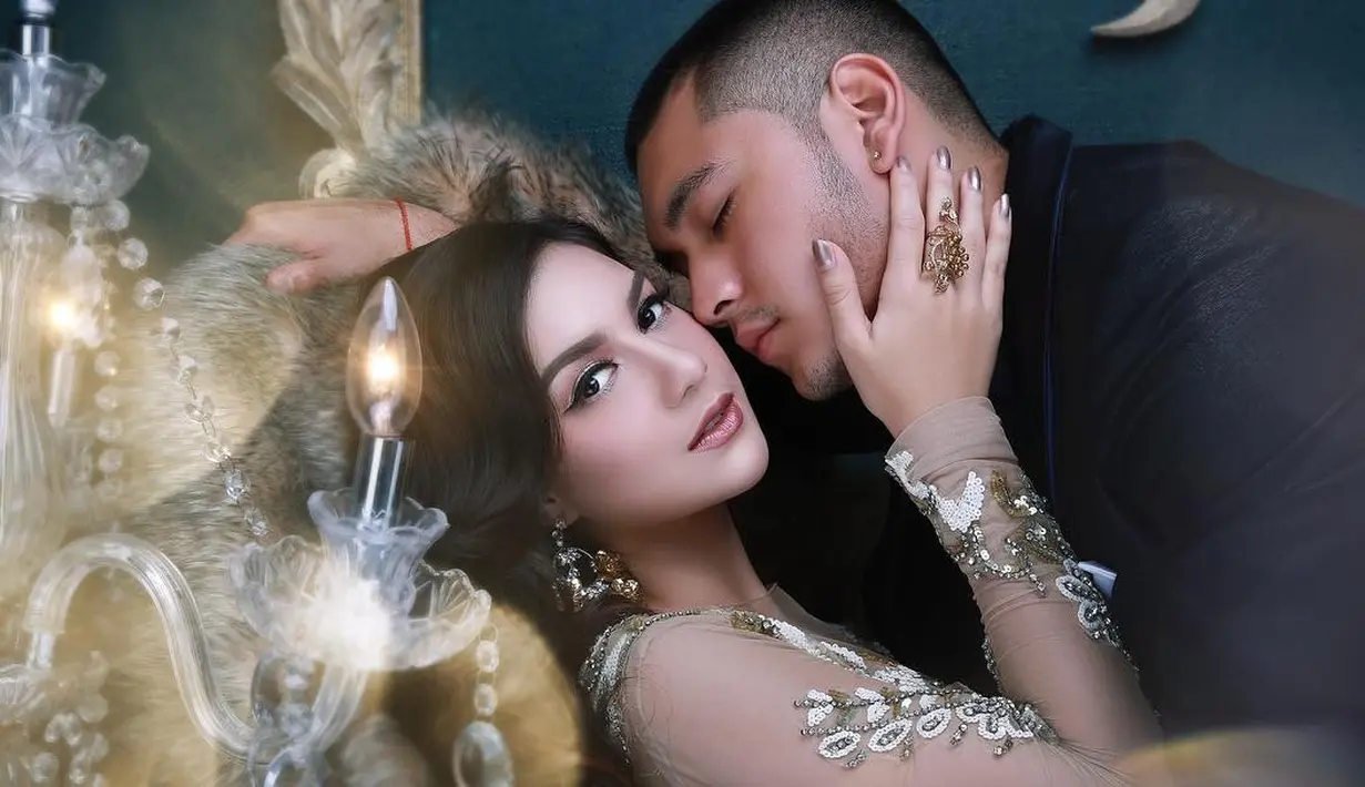 Bintang sinetron Berkah Cinta, Irish Bella dan Giorgino Abraham baru saja menjalani pemotretan. Beberapa foto intim dibagikan dalam instagram hasil jepretan FD PHOTOGRAPHY. (Instagram/fdphotography90)