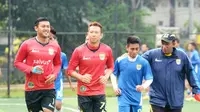 M. Taufiq tak merasa tersaingi bila ada gelandang baru yang akan didatangkan Persib. (Bola.com/Bagas Rahadyan)
