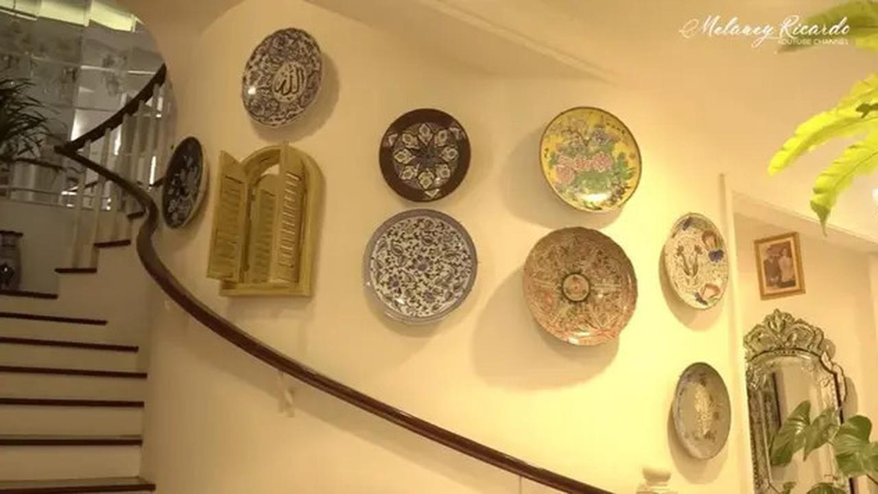 Detail Desain Tangga Rumah Yuni Shara, Inspirasi untuk Hunian Berkonsep Klasik Modern