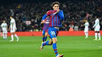 Gavi. Gelandang tengah berusia 17 tahun yang musim 2021/2022 ini baru dipromosikan dari tim yunior Barcelona ke tim senior memiliki klausa pelepasan senilai 42,75 juta pound. Total telah tampil 25 laga di semua ajang, ia mampu mencetak 1 gol dan 3 assist. (AFP/Pau Barrena)