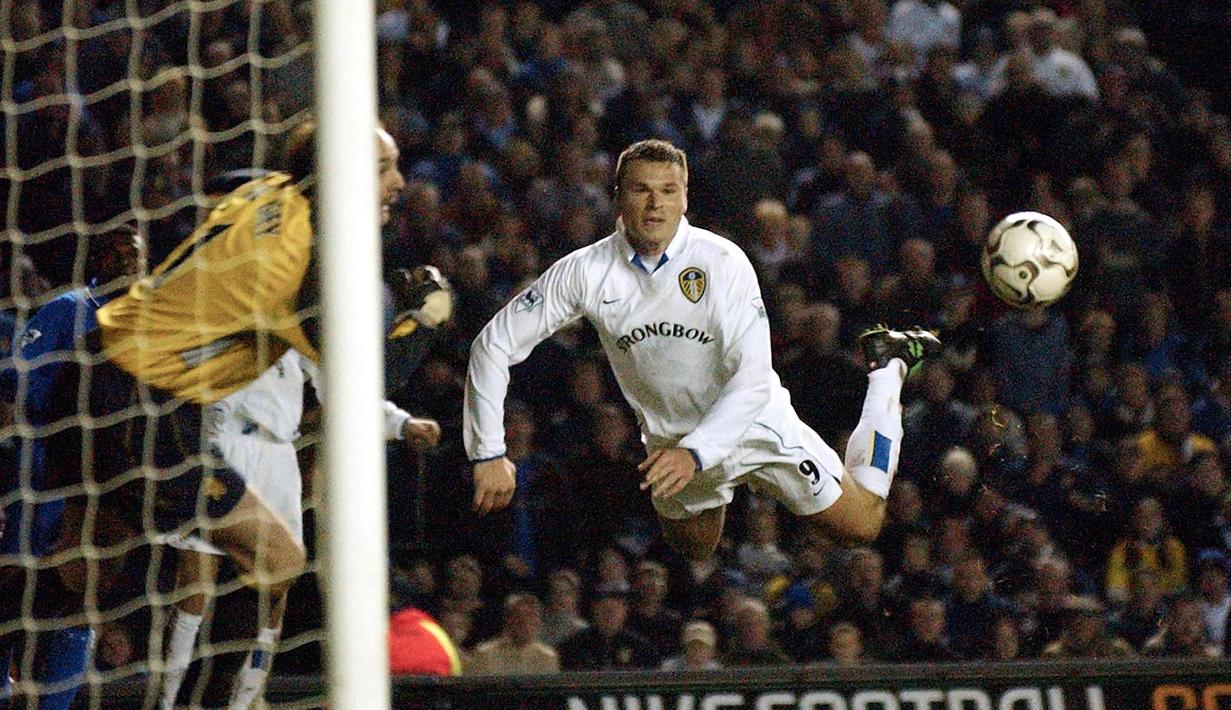 Mark Viduka (Leeds United) - Viduka mencatatkan waktu 11,90 detik ketika membobol gawang Charlton Athletic di laga Premier League pada Maret 2001. (AFP/Paul Barker)