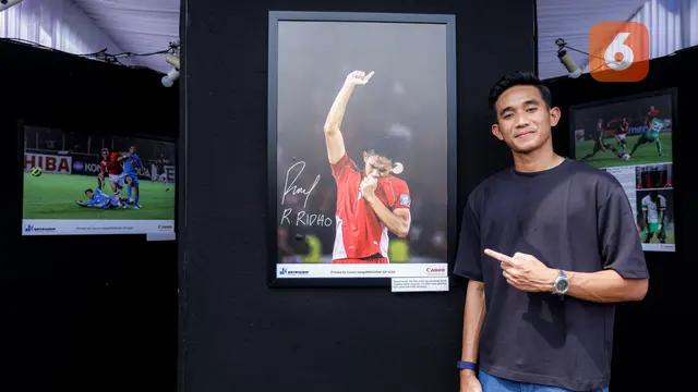 Foto: Rizky Ridho Kenang Selebrasi Emosional di Kualifikasi Piala Dunia 2026 saat Pameran Foto Media Cup 2025