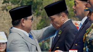 Djamari Chaniago, Usai Kena Reshuffle Kini Dapat Bintang Mahaputra dari Prabowo
