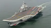 Kapal induk China Liaoning (AP)