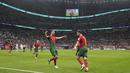 Bruno Fernandes menjadi pahlawan Portugal usai mencetak brace ke gawang Uruguay pada laga kedua Grup H Piala Dunia 2022. (AP Photo/Themba Hadebe)