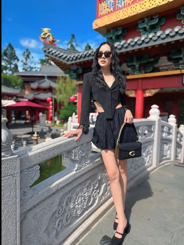 Potret Terbaru Agnes Jennifer yang Punya Kaki Jenjang dan Body Goals Impian Semua Orang (credit: instagram/agnes_jennifer)