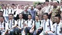 Ketua MPR, Zulkifli Hasan merupakan perintis berdirinya SMA Kebangsaan. Sekolah yang mengadopsi sistem seperti SMA Nusantara di Magelang.
