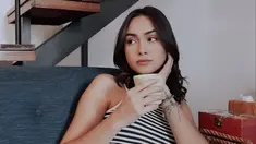 Sebelumnya, Caitlin Halderman memailiki rambut yang cukup panjang. Dalam berbagai kesempatan, ia pun kerap gonta ganti gaya rambut baik itu lurus, maupun dibuat lebih berombak. Namun saat ini ia cukup banyak mengubahnya, seperti dalam ptotret terbarunya ini, Rambutnya kini memiliki panjang sampai bahu.(Liputan6.com/IG/@caitlinhalderman)