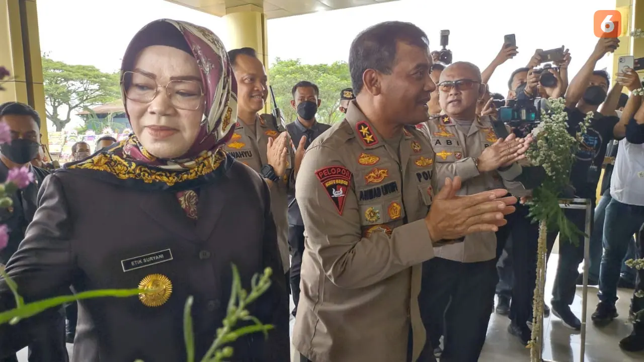 Kapolda Jateng Irjen Pol Ahmad Luthfi Didampingi Bupati Sukoharjo Etik Suryani