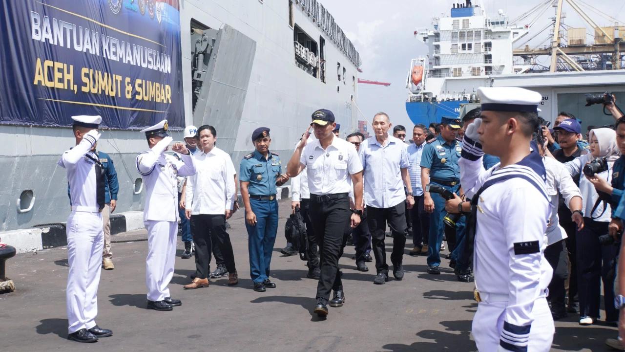 Bantuan Kemanusiaan Kembali Dikirim ke Sumatra, Menko AHY Lepas Keberangkatan KRI Semarang-594
