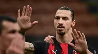 Ekspresi pemain AC Milan, Zlatan Ibrahimovic, setelah menjebol gawang Crotone pada lanjutan Liga Italia, di San Siro, Minggu (7/2/2021). (AFP/Miguel Medina)