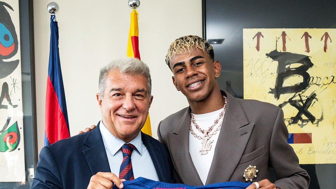 Lamine Yamal and the Burden of Barcelona's Number 10: Between a Legendary Legacy and High Expectations